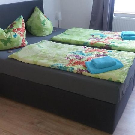 Bed And Breakfast Zeulenroda Bagian luar foto