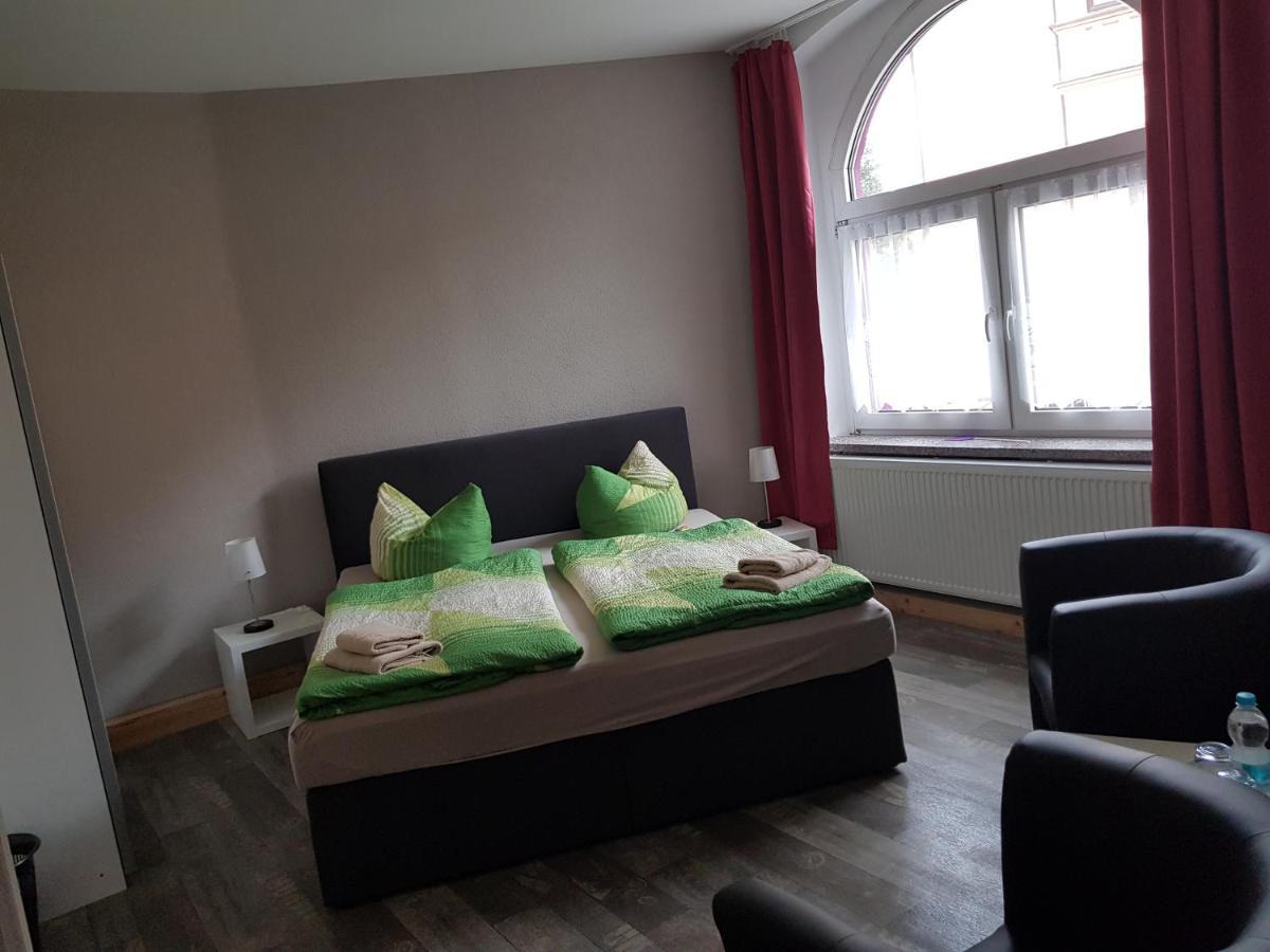 Bed And Breakfast Zeulenroda Bagian luar foto