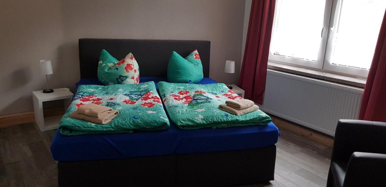 Bed And Breakfast Zeulenroda Bagian luar foto