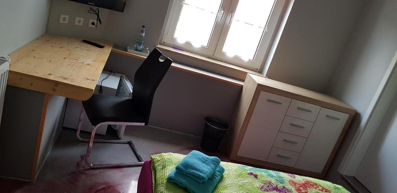 Bed And Breakfast Zeulenroda Bagian luar foto