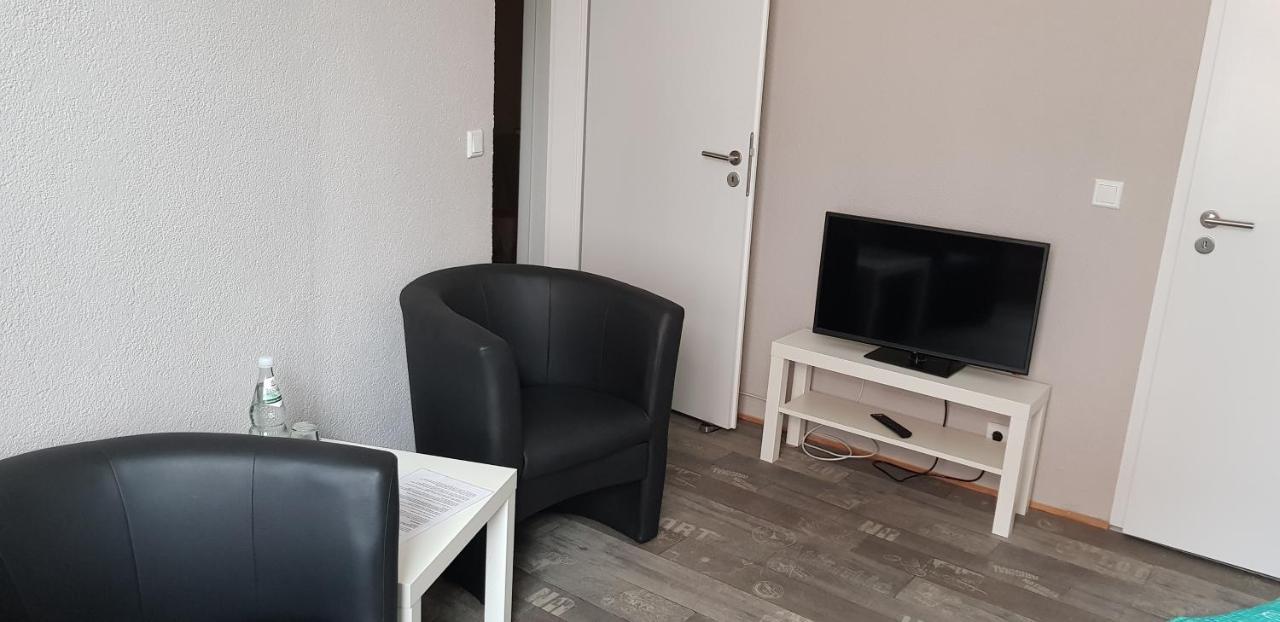 Bed And Breakfast Zeulenroda Bagian luar foto
