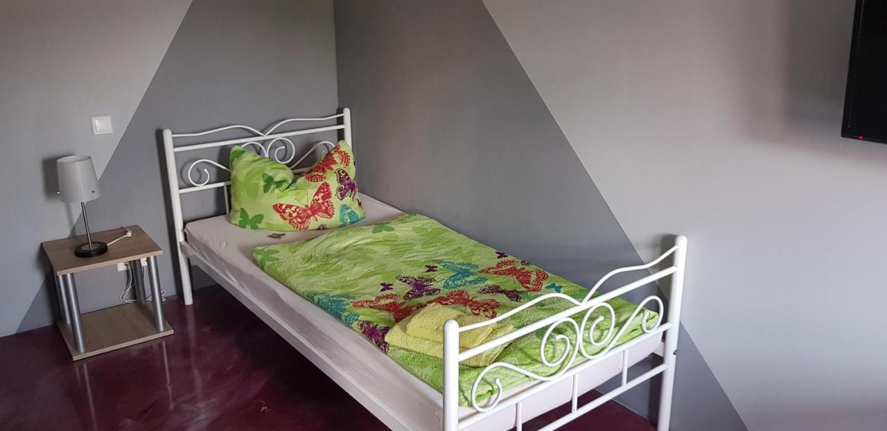 Bed And Breakfast Zeulenroda Bagian luar foto